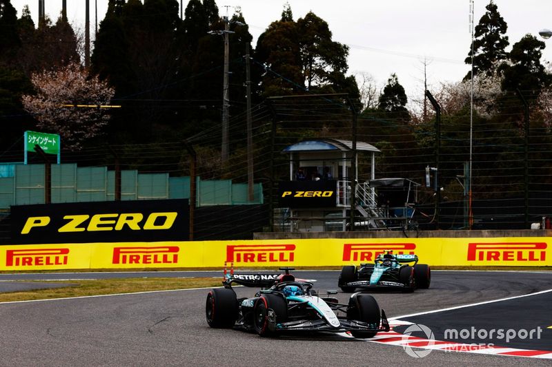 George Russell, Mercedes F1 W15 lidera a Fernando Alonso, Aston Martin AMR24
