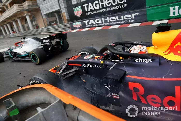 El toque entre Max Verstappen y Lewis Hamilton