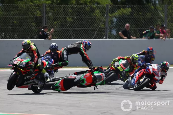 L'incidente di Bradley Smith, Aprilia Racing Team Gresini con Aleix Espargaro, Aprilia Racing Team Gresini