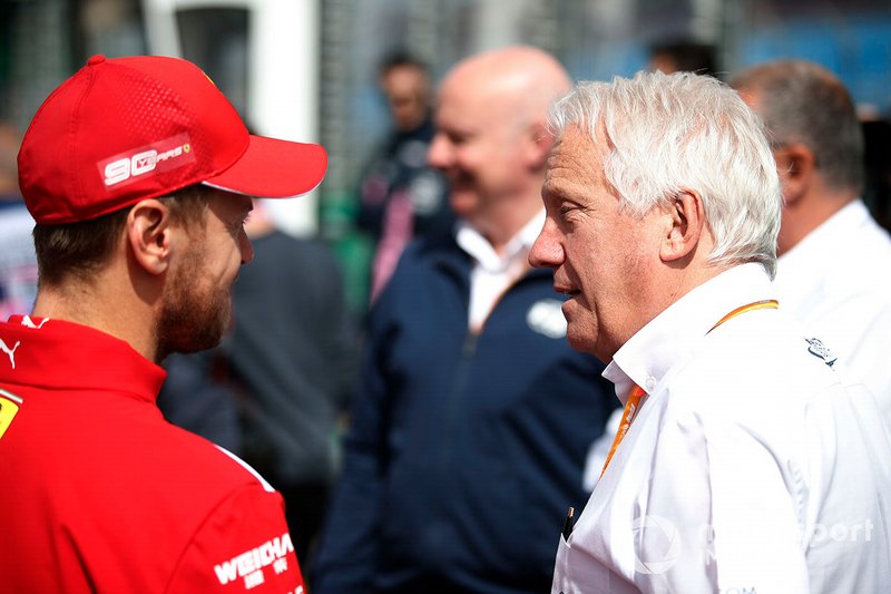 Sebastian Vettel, Ferrari, con Charlie Whiting, Direttore di gara, FIA