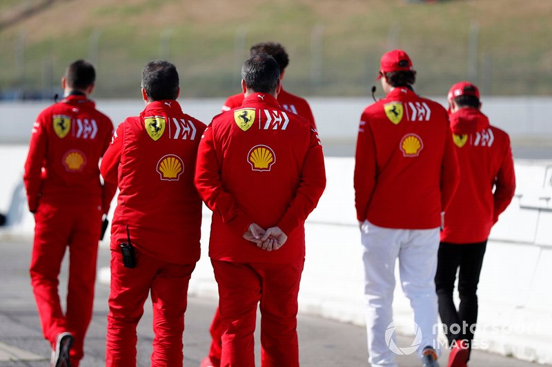 Mattia Binotto, Ferrari Team Principal, Charles Leclerc, Ferrari, John Elkann, FIAT Chairman and team members trackside