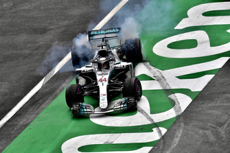 Lewis Hamilton, Mercedes-AMG F1 W09 EQ Power+ celebrates with donuts