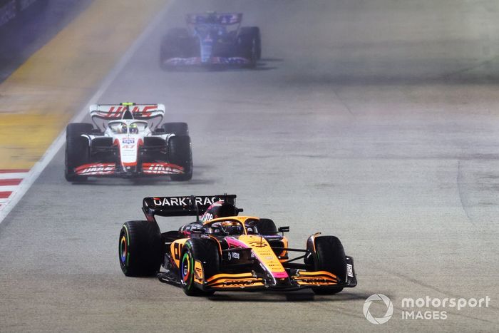 Daniel Ricciardo, McLaren MCL36, Mick Schumacher, Haas VF-22