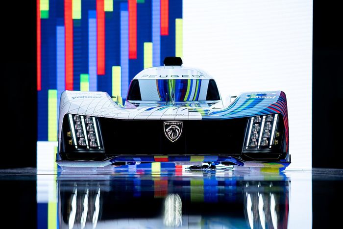Peugeot 9X8 LMH con la decoración para las 24h de Le Mans