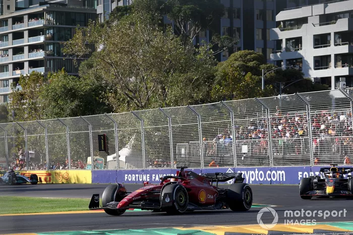 Charles Leclerc, Ferrari F1-75, Max Verstappen, Red Bull Racing RB18, George Russell, Mercedes W13