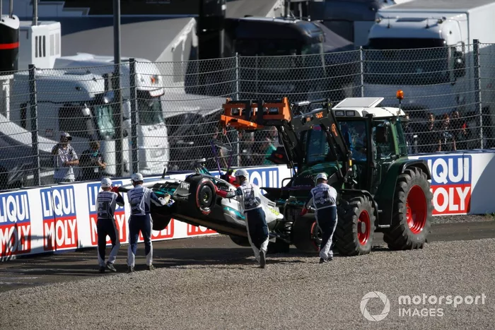 Choque de Lewis Hamilton, Mercedes W13 en la Q3