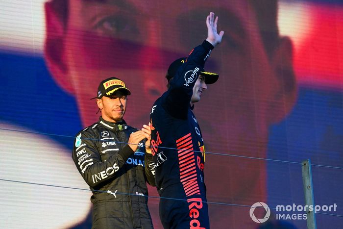 Podio: segundo lugar Lewis Hamilton, Mercedes-AMG, ganador Max Verstappen, Red Bull Racing