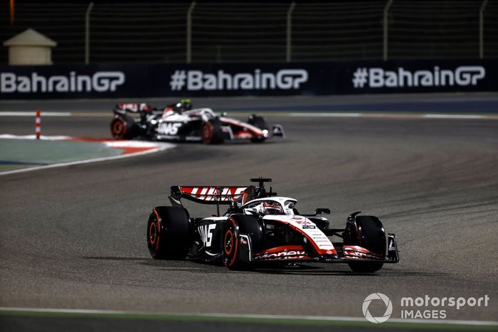 Kevin Magnussen, Haas VF-23, Nico Hulkenberg, Haas VF-23
