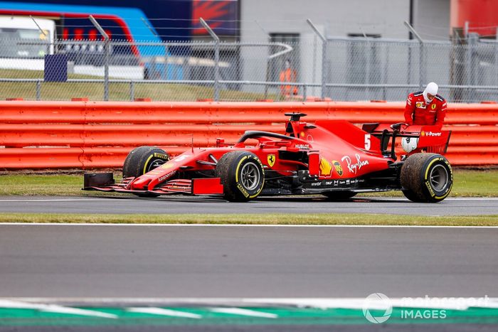 Sebastian Vettel, Ferrari SF1000 se retira de la práctica tras un fallo en el monoplaza