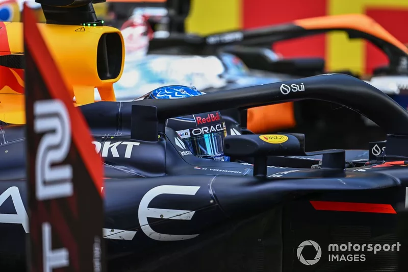 マックス・フェルスタッペン（レッドブル・レーシング、RB20）、1位、パルクフェルメ 
