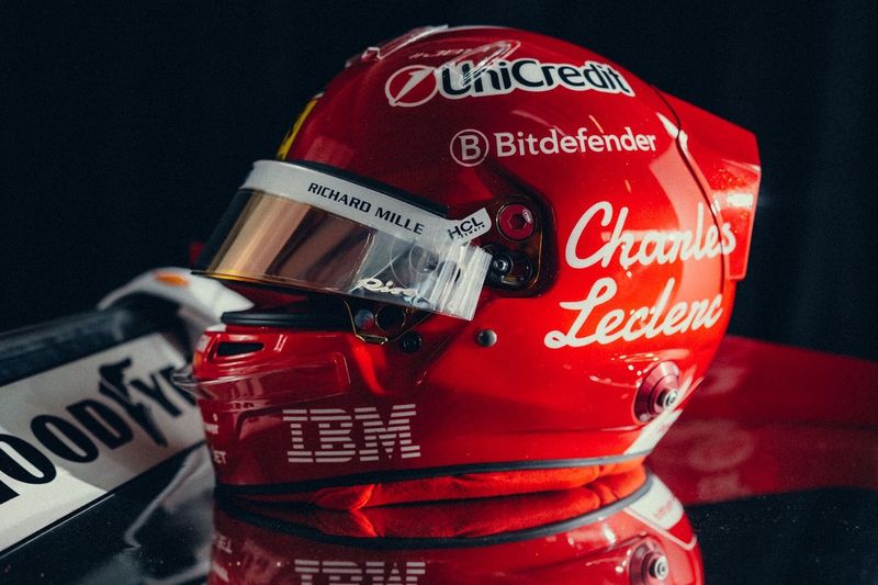 Casco de Charles Leclerc, Ferrari