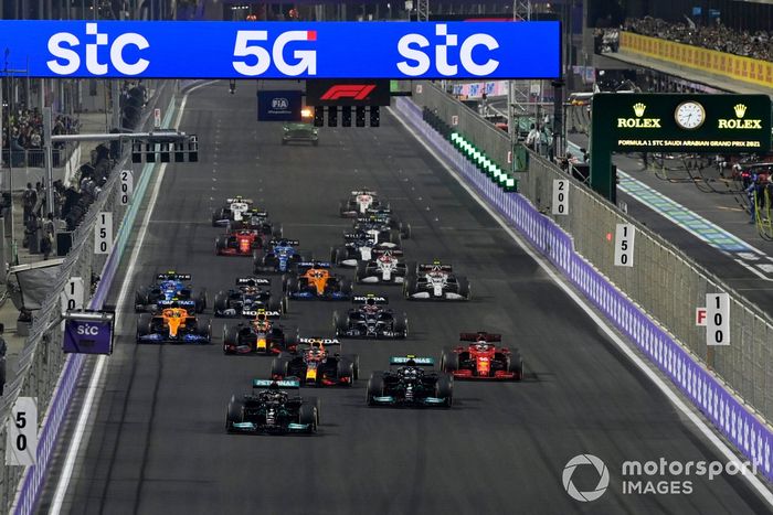 Lewis Hamilton, Mercedes W12, Valtteri Bottas, Mercedes W12, Max Verstappen, Red Bull Racing RB16B