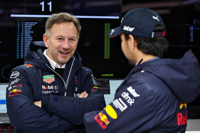 Christian Horner, director de Red Bull Racing, con Sergio Pérez, Red Bull Racing
