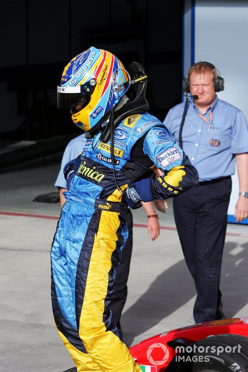 El ganador Fernando Alonso, Renault, celebra