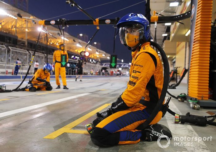 McLaren pit crew