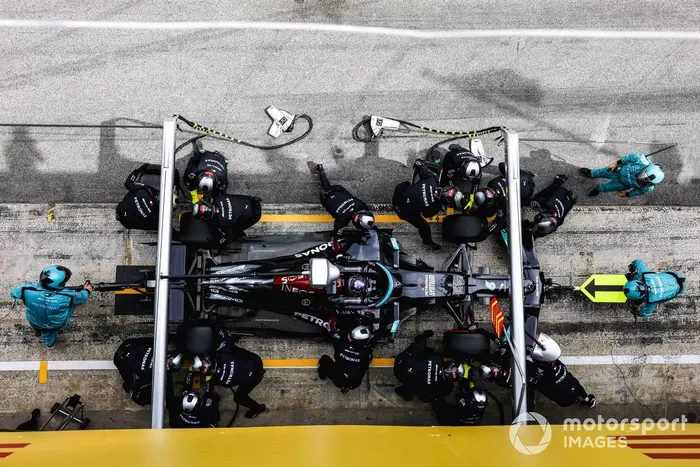 Lewis Hamilton, Mercedes W12, in the pits