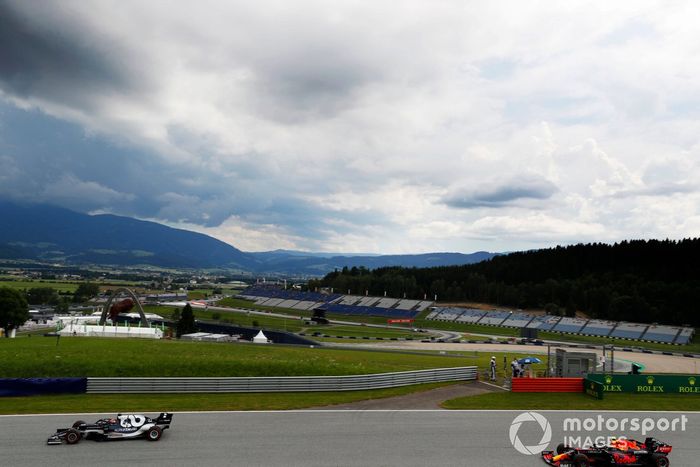 Yuki Tsunoda, AlphaTauri AT02, Sergio Pérez, Red Bull Racing RB16B