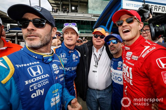 El ganador de la pole Scott Dixon, Chip Ganassi Racing Honda celebra su premio de la pole, Jimmie Johnson, Chip Ganassi Racing Honda, Tony Kanaan, Chip Ganassi Racing Honda, Marcus Ericsson, Chip Ganassi Racing Honda, Chip Ganassi