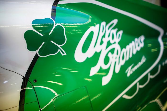 El Alfa Romeo C42 de Zhou Guanyu