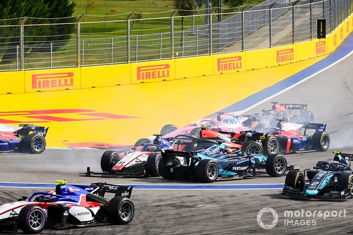 Louis Deletraz, Charouz Racing System y Juri Vips, Dams gira al inicio