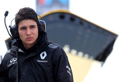 Esteban Ocon, Renault Sport F1 Team Ersatzfahrer