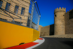 Circuito ciudad de Bakú en la curva 11 con el castillo