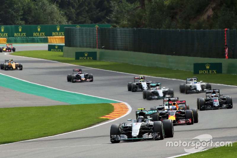 In Führung: Nico Rosberg, Mercedes AMG F1 W07 Hybrid