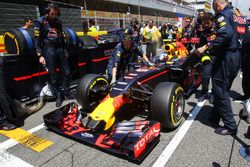Max Verstappen, Red Bull Racing RB12 en la parrilla