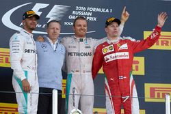 Podio: ganador Nico Rosberg, Mercedes AMG F1 Team; segundo lugar Lewis Hamilton, Mercedes AMG F1 Tea