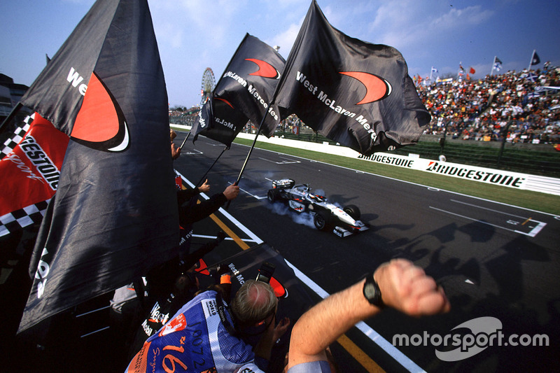 Checkered flag for Mika Hakkinen, McLaren