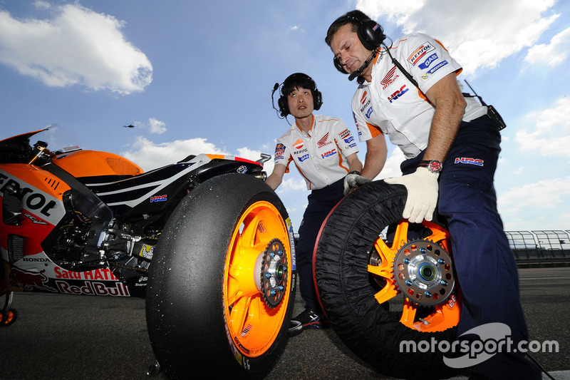Заміна шин Repsol Honda Team