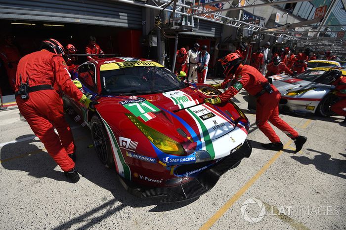 #71 AF Corse Ferrari 488 GTE: Davide Rigon, Sam Bird, Miguel Molina