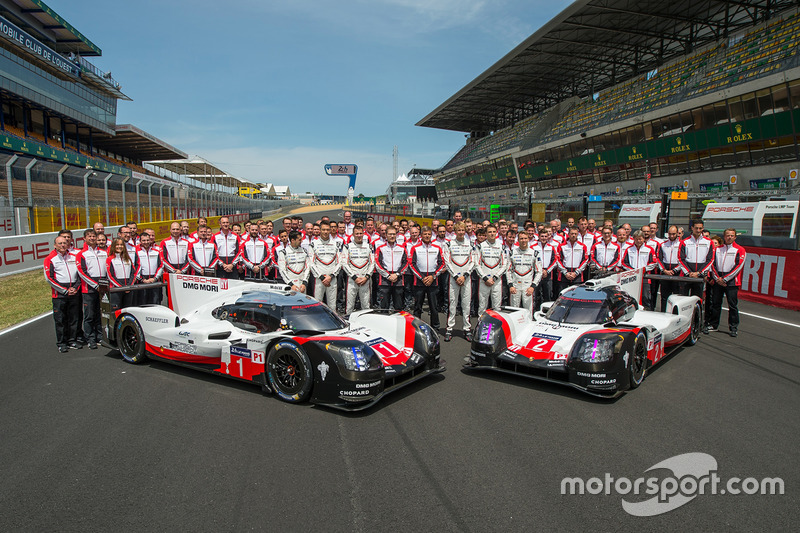 La photo de groupe de Porsche Team