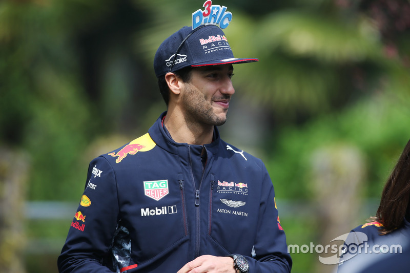 Daniel Ricciardo, Red Bull Racing, wears some amusing head gear