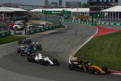 Jolyon Palmer, Renault Sport F1 Team RS17 and Lance Stroll, Williams FW40