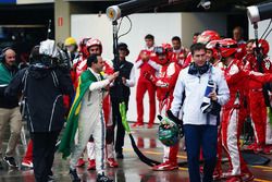Felipe Massa, Williams is applauded by the Ferrari team in the pits after he retired from the race