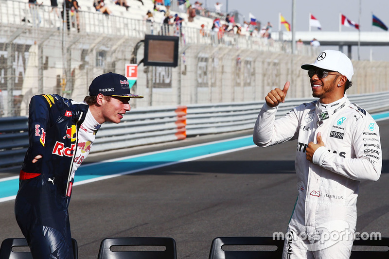 Max Verstappen, Red Bull Racing met Lewis Hamilton, Mercedes AMG F1