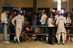 Нико Росберг, Mercedes AMG F1, и Льюис Хэмилтон, Mercedes AMG F1