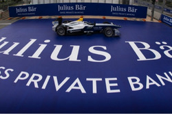Une Formule E et le logo Julius Baer Bank