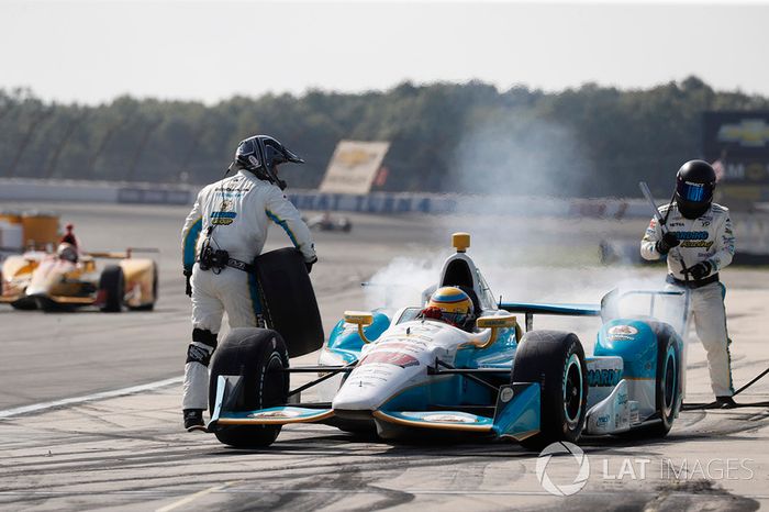 Gabby Chaves, Harding Racing Chevrolet, pit stop