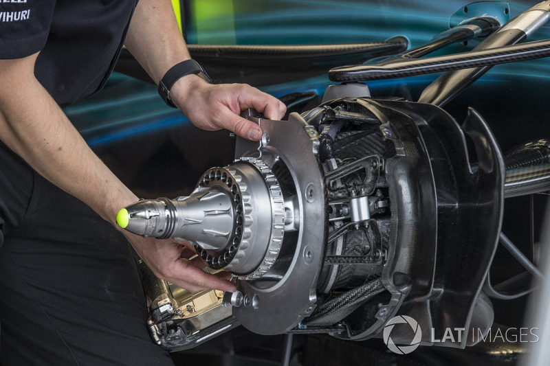 Mercedes-Benz F1 W08 from wheel hub