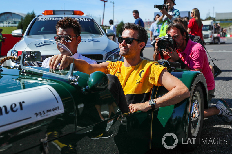 Jolyon Palmer, Renault Sport F1 Team on the drivers parade