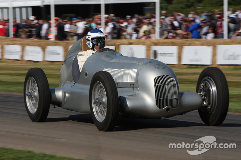 El Mercedes-Benz W25 en el festival de Goodwood 2017