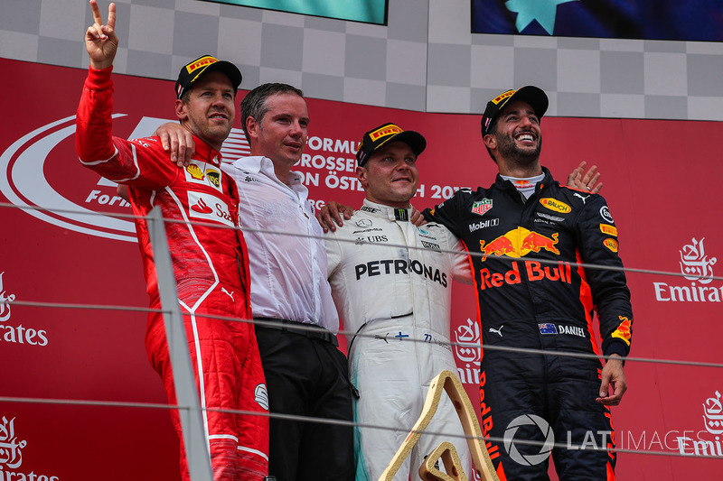 Подіум: переможець гонки гонки Валттері Боттас, Mercedes AMG F1, друге місце Себастьян Феттель, Ferrari, третє місце Даніель Ріккардо, Red Bull Racing