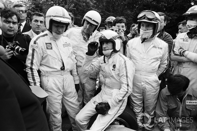 Брифінг гонщиків на Гран Прі Франції 1968 року