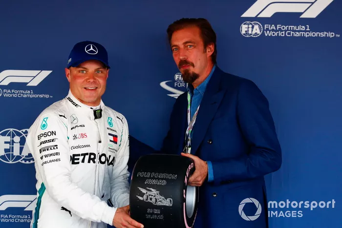Ganador de la pole Valtteri Bottas, Mercedes AMG F1
