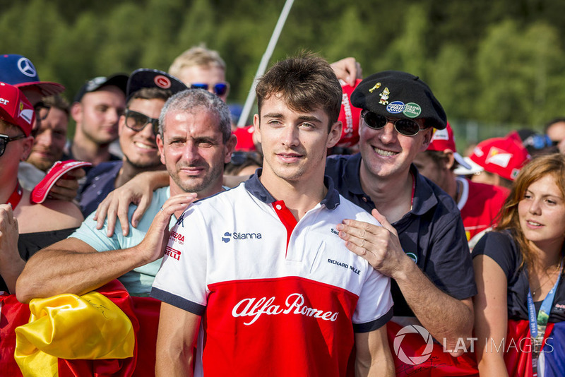 Charles Leclerc, Sauber fans selfie