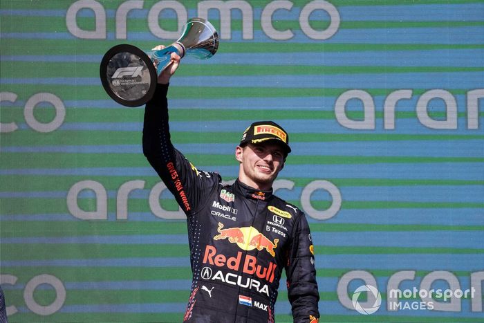 Podio: ganador Max Verstappen, Red Bull Racing