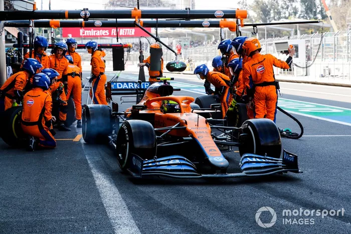 Lando Norris, McLaren MCL35M, sale de pits