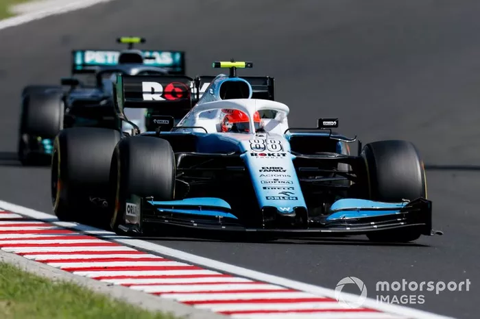 Robert Kubica, Williams FW42, lidera Valtteri Bottas, Mercedes AMG W10